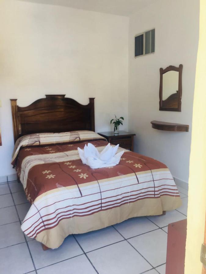 Hotel Camelinas Area Blanca パツクアロ エクステリア 写真