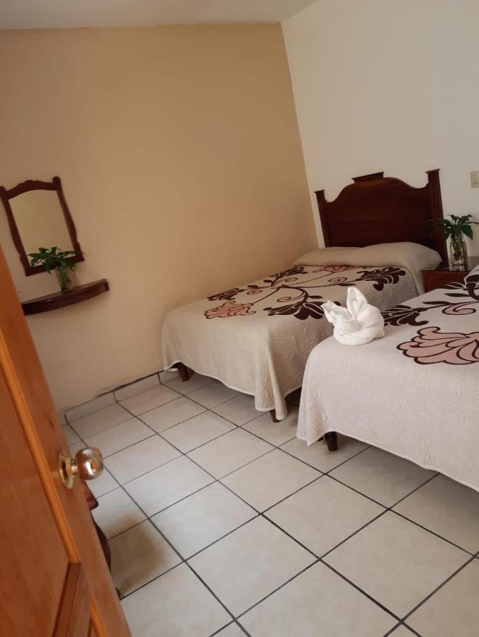 Hotel Camelinas Area Blanca パツクアロ エクステリア 写真