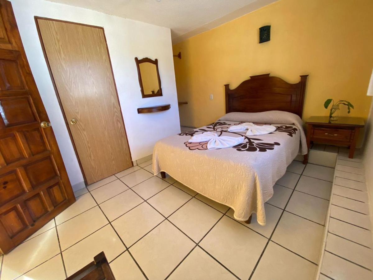 Hotel Camelinas Area Blanca パツクアロ エクステリア 写真